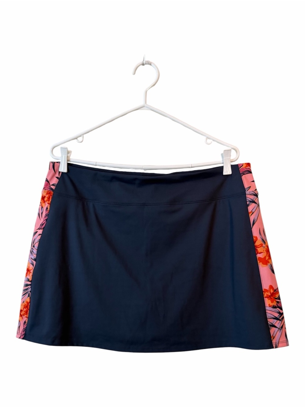 Tommy Bahamas Golf Women's Navy Skort with Pink Floral Side Panels size XL